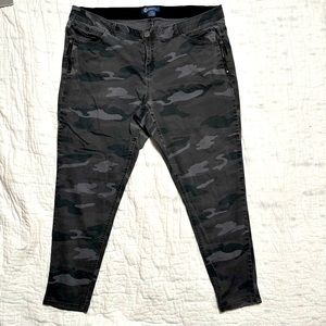 Democracy Plus Size Skinny Black and Grey Camo Jean